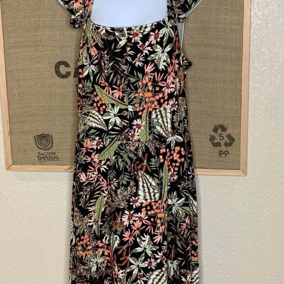 Xhilaration Dresses & Skirts - Dark tropical print dress Xhilaration